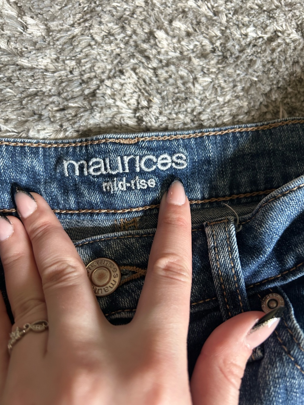 Maurice’s Mid Rise Button Fly Shorts Size 6 W Distressing - Picture 3 of 6